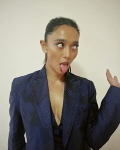 Sayani Gupta Chic in Blue Blazer Look (19)