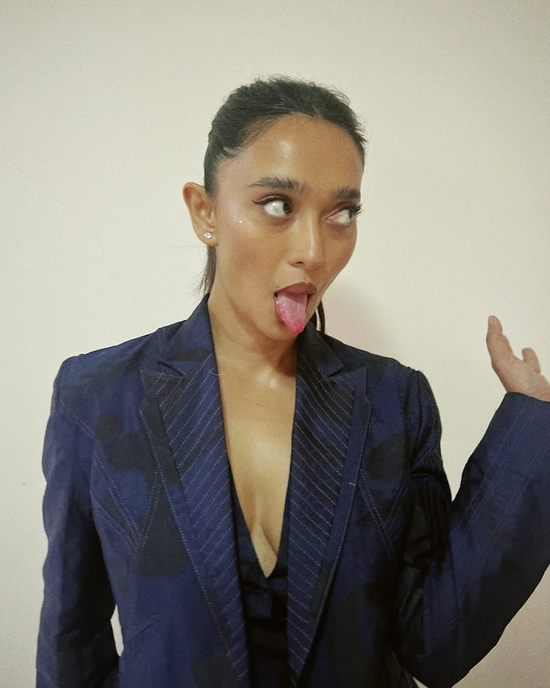 Sayani Gupta Chic in Blue Blazer Look (19)