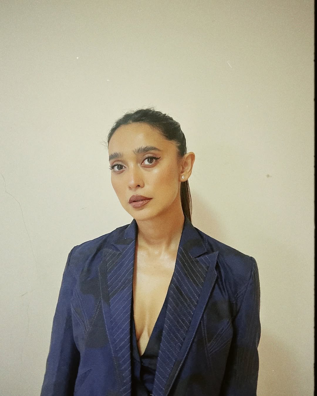 Sayani Gupta Chic in Blue Blazer Look (2)