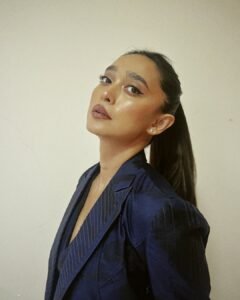 Sayani Gupta Chic in Blue Blazer Look (5)