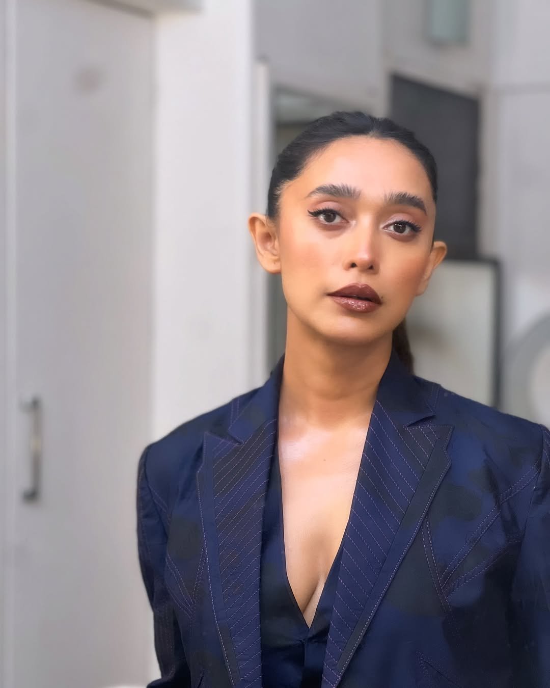 Sayani Gupta Chic in Blue Blazer Look (6)