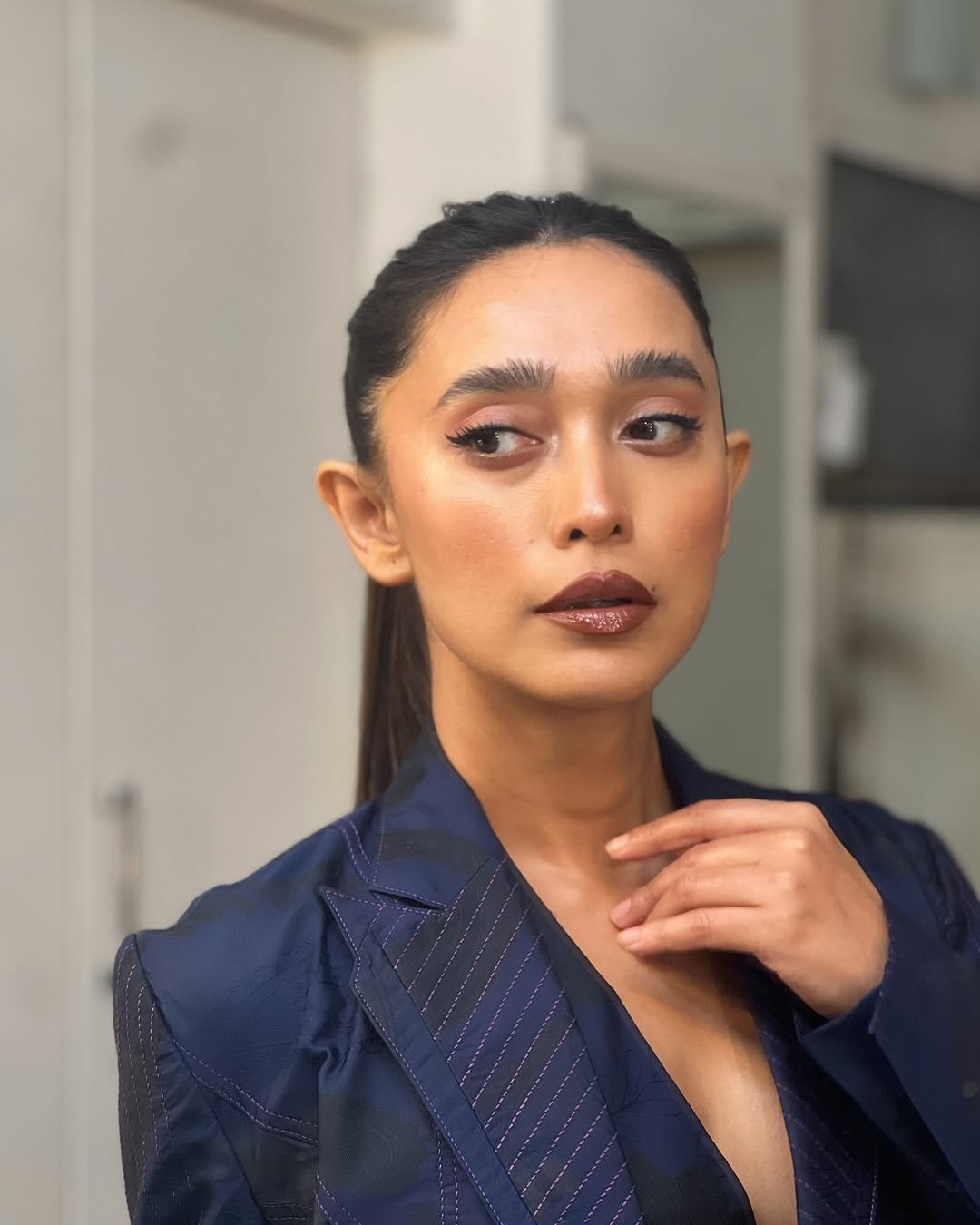 Sayani Gupta Chic in Blue Blazer Look (8)