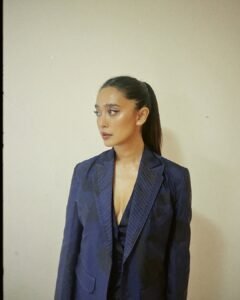 Sayani Gupta Chic in Blue Blazer Look (9)