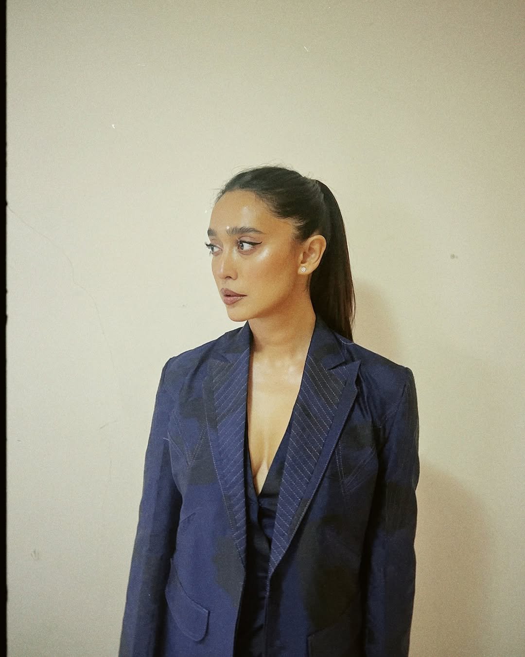 Sayani Gupta Chic in Blue Blazer Look (9)