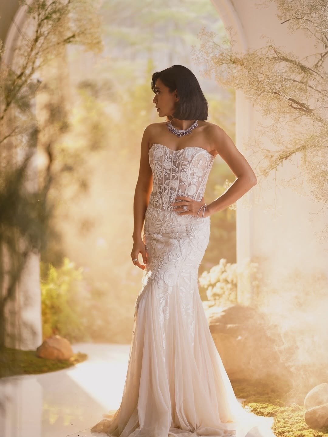 Sayani Gupta Dreamy in White Embroidered Corset Dress (4)