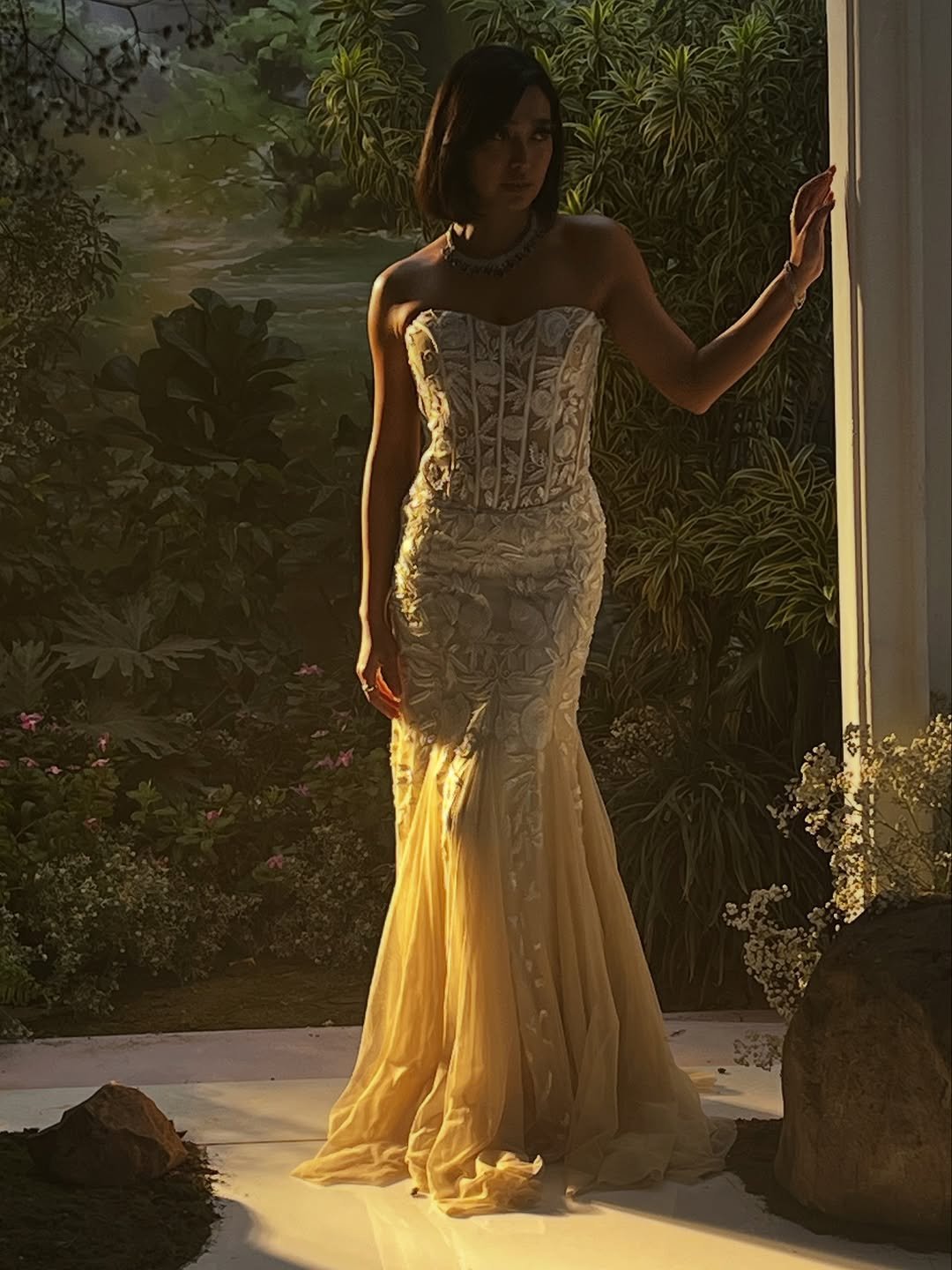 Sayani Gupta Dreamy in White Embroidered Corset Dress (9)