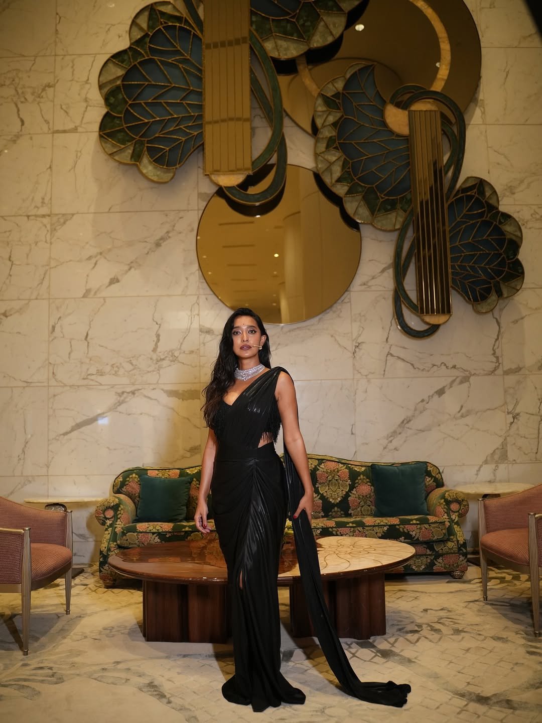 Sayani Gupta Elegant in Black Deep-Neck Saree (12)