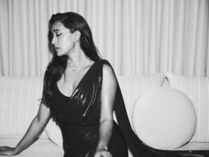 Sayani Gupta Elegant in Black Deep-Neck Saree (13)