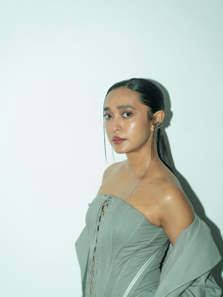 Sayani Gupta Stylish in Grey Corset Pantsuit (7)