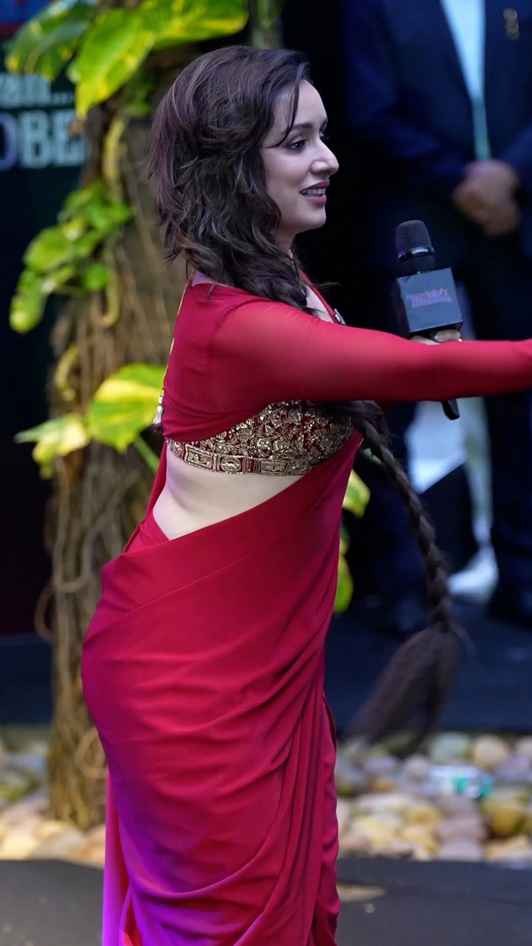 Shraddha Kapoor Graceful in Red Saree (10)