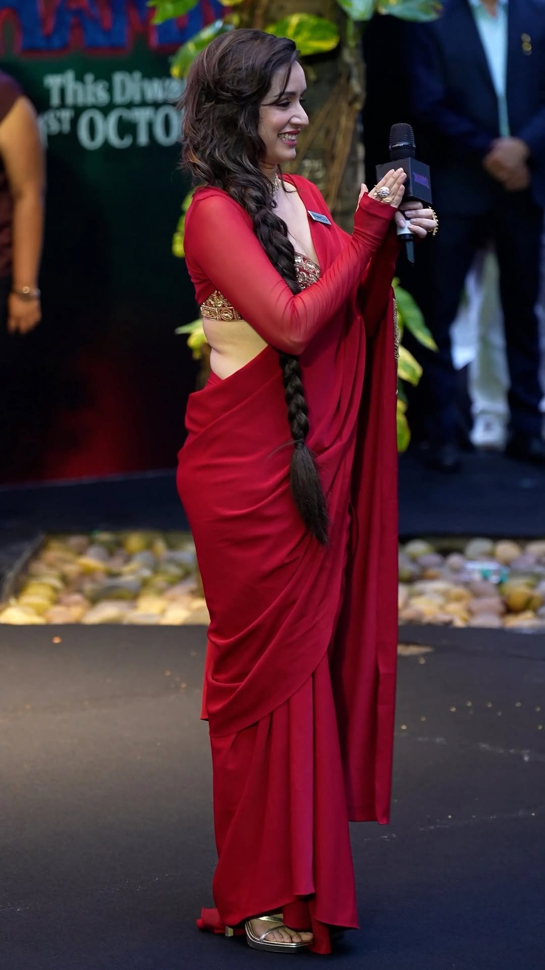 Shraddha Kapoor Graceful in Red Saree (2)