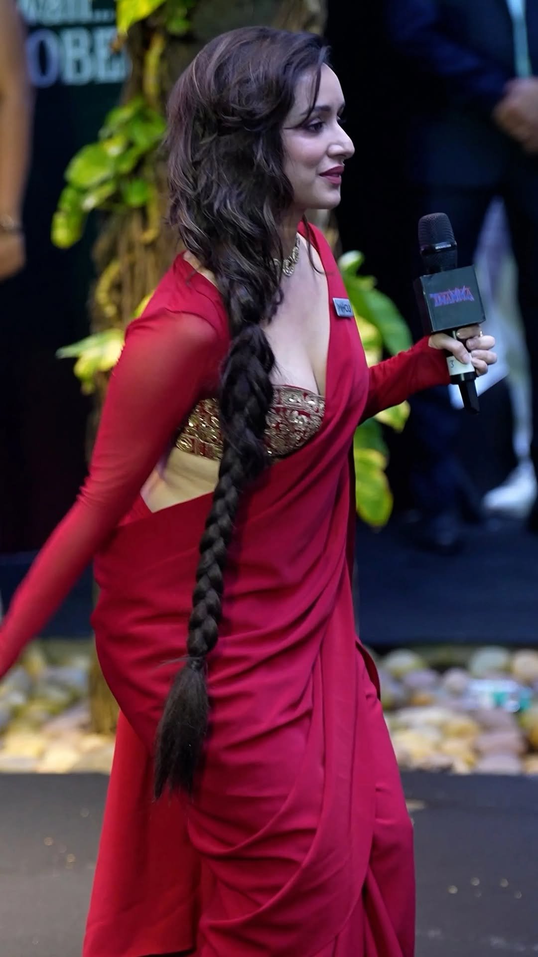 Shraddha Kapoor Graceful in Red Saree (7)