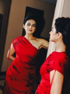 Shraddha Srinath Bold in Dramatic One-Shoulder Red Ruched Gown (12)