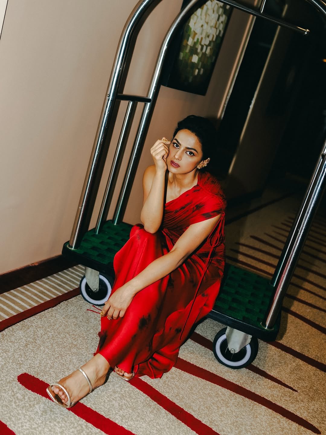 Shraddha Srinath Bold in Dramatic One-Shoulder Red Ruched Gown (13)