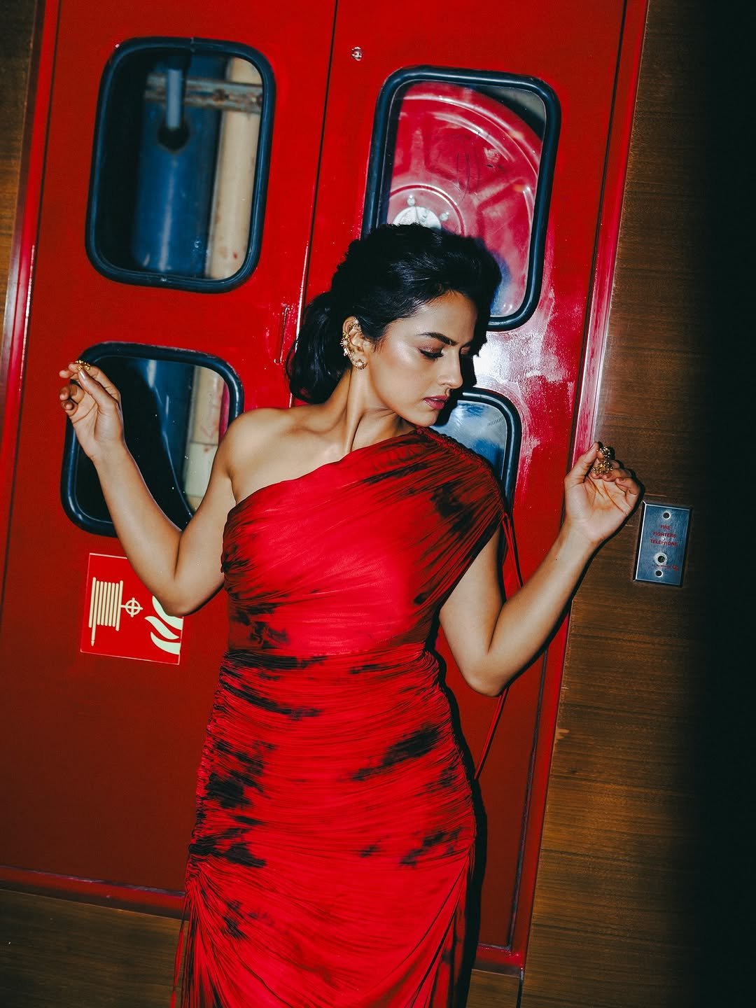 Shraddha Srinath Bold in Dramatic One-Shoulder Red Ruched Gown (3)