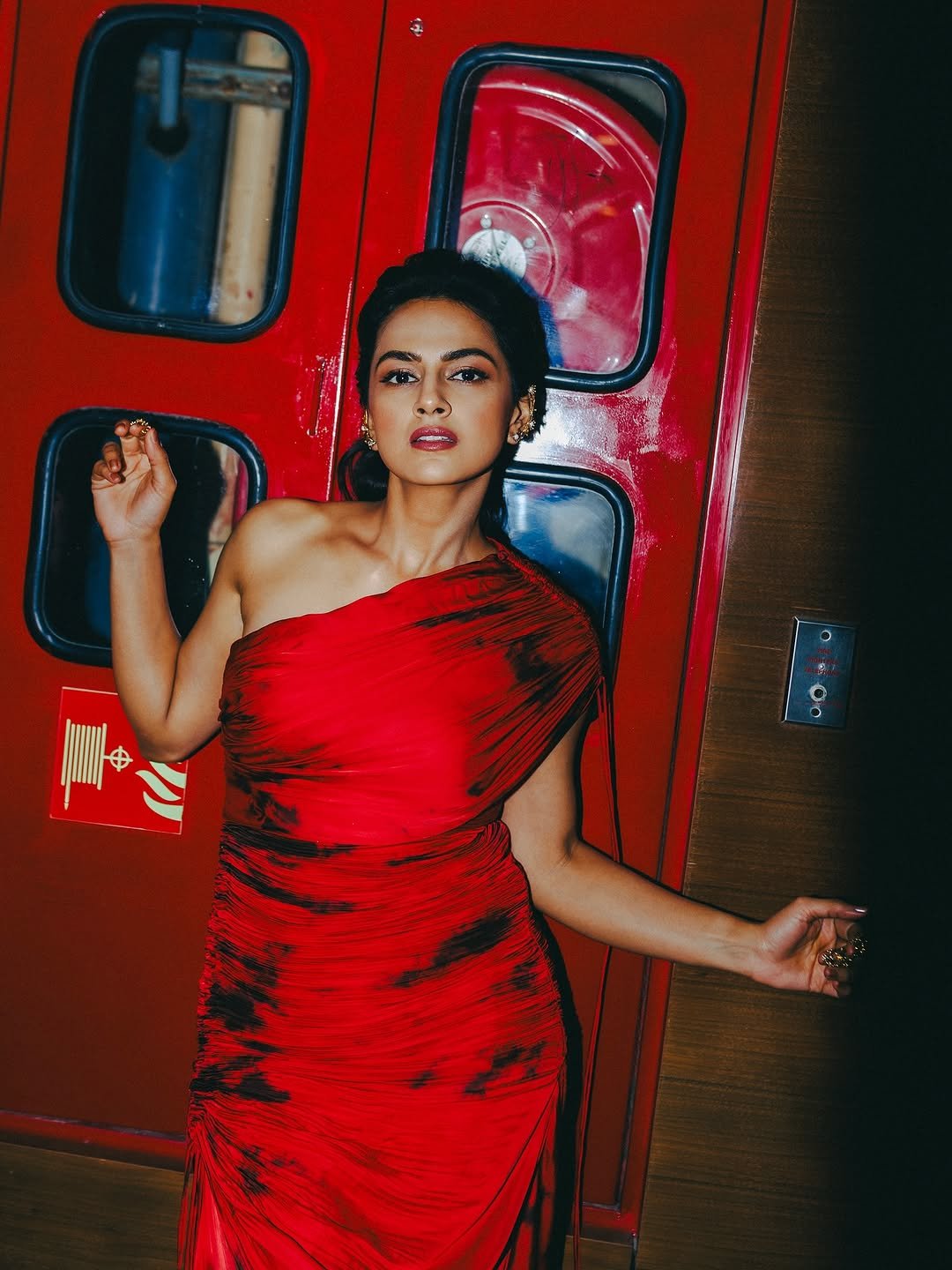 Shraddha Srinath Bold in Dramatic One-Shoulder Red Ruched Gown (6)