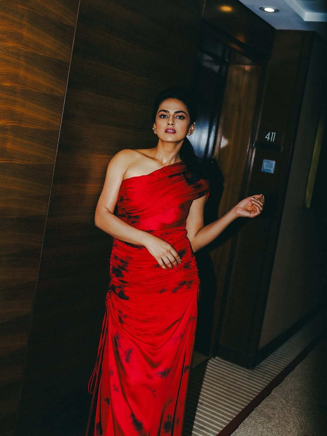Shraddha Srinath Bold in Dramatic One-Shoulder Red Ruched Gown (7)