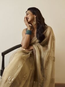 Shraddha Srinath Elegant in Beige Saree (14)