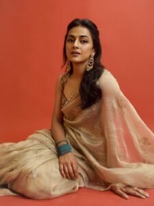 Shraddha Srinath Elegant in Beige Saree (5)