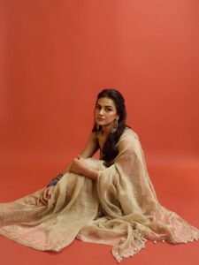 Shraddha Srinath Elegant in Beige Saree (6)