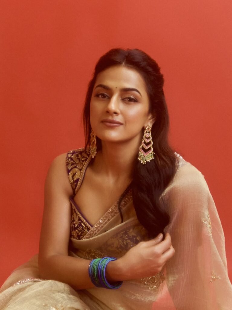 Shraddha Srinath Elegant in Beige Saree (8)