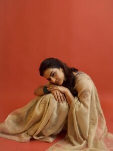 Shraddha Srinath Elegant in Beige Saree (9)