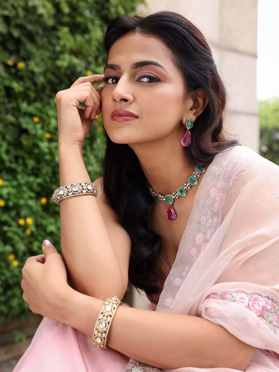 Shraddha Srinath Elegant in Light Pink Floral Saree Photos (1)
