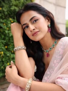 Shraddha Srinath Elegant in Light Pink Floral Saree Photos (2)