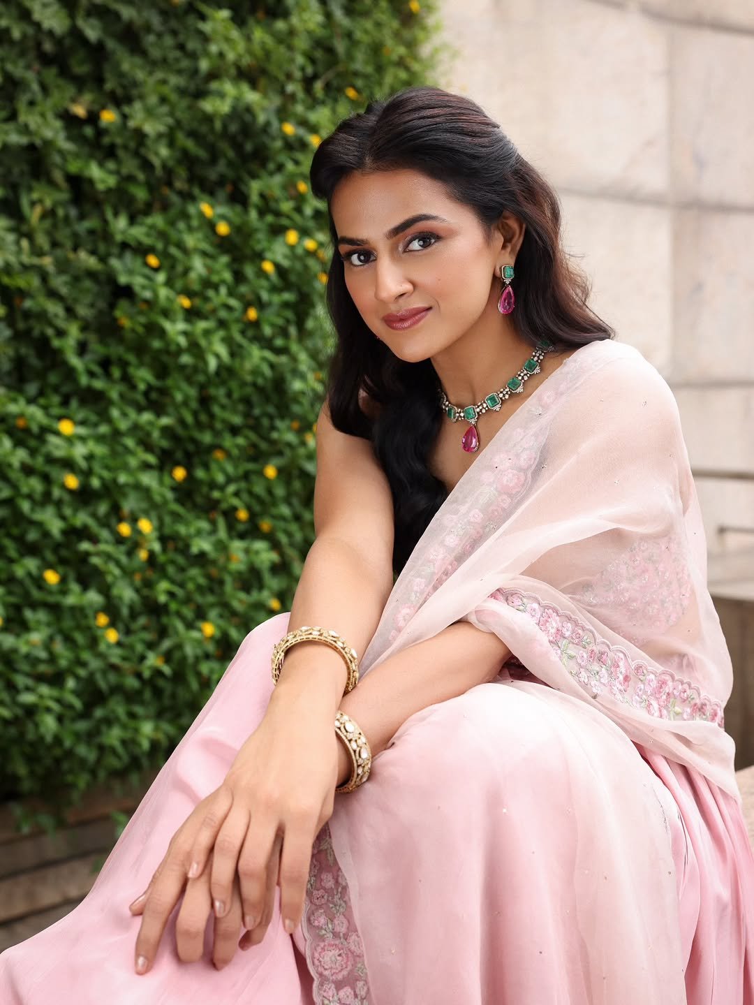 Shraddha Srinath Elegant in Light Pink Floral Saree Photos (3)