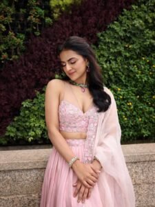 Shraddha Srinath Elegant in Light Pink Floral Saree Photos (5)