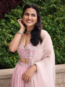 Shraddha Srinath Elegant in Light Pink Floral Saree Photos (9)