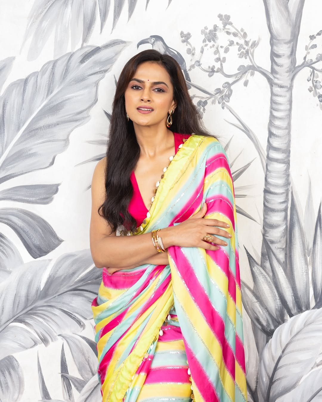 Shraddha Srinath Glows in Multicolor Striped Saree Photos (3)