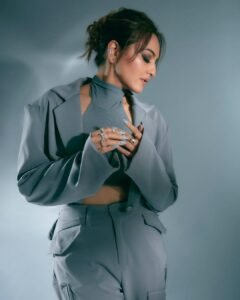Sonakshi Sinha Chic in Grey Power Suit with Statement Rings (11)