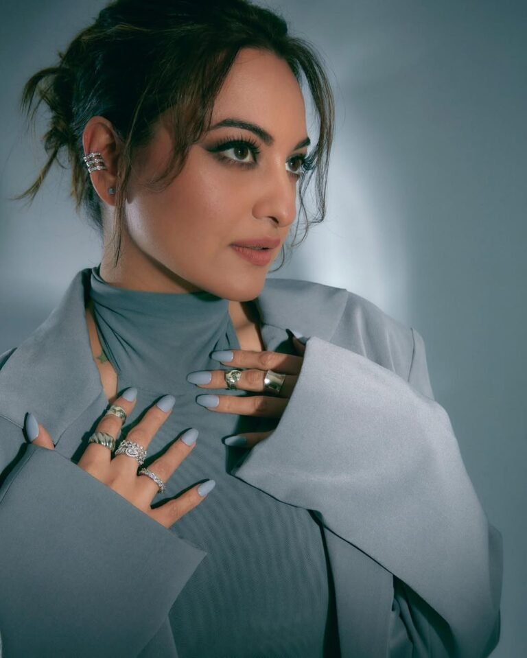 Sonakshi Sinha Chic in Grey Power Suit with Statement Rings (6)