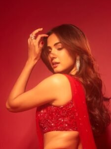 Sonal Chauhan Mesmerizes in Red Sequin Saree Photos (7)