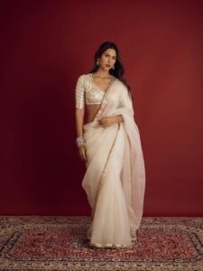 Sonam Bajwa Elegant in Off-White Saree with Gold Details (7)