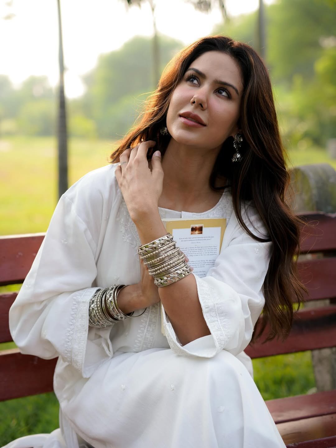 Sonam Bajwa Graceful in White Kurta with Silver Bangles (3)