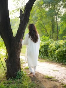 Sonam Bajwa Graceful in White Kurta with Silver Bangles (4)