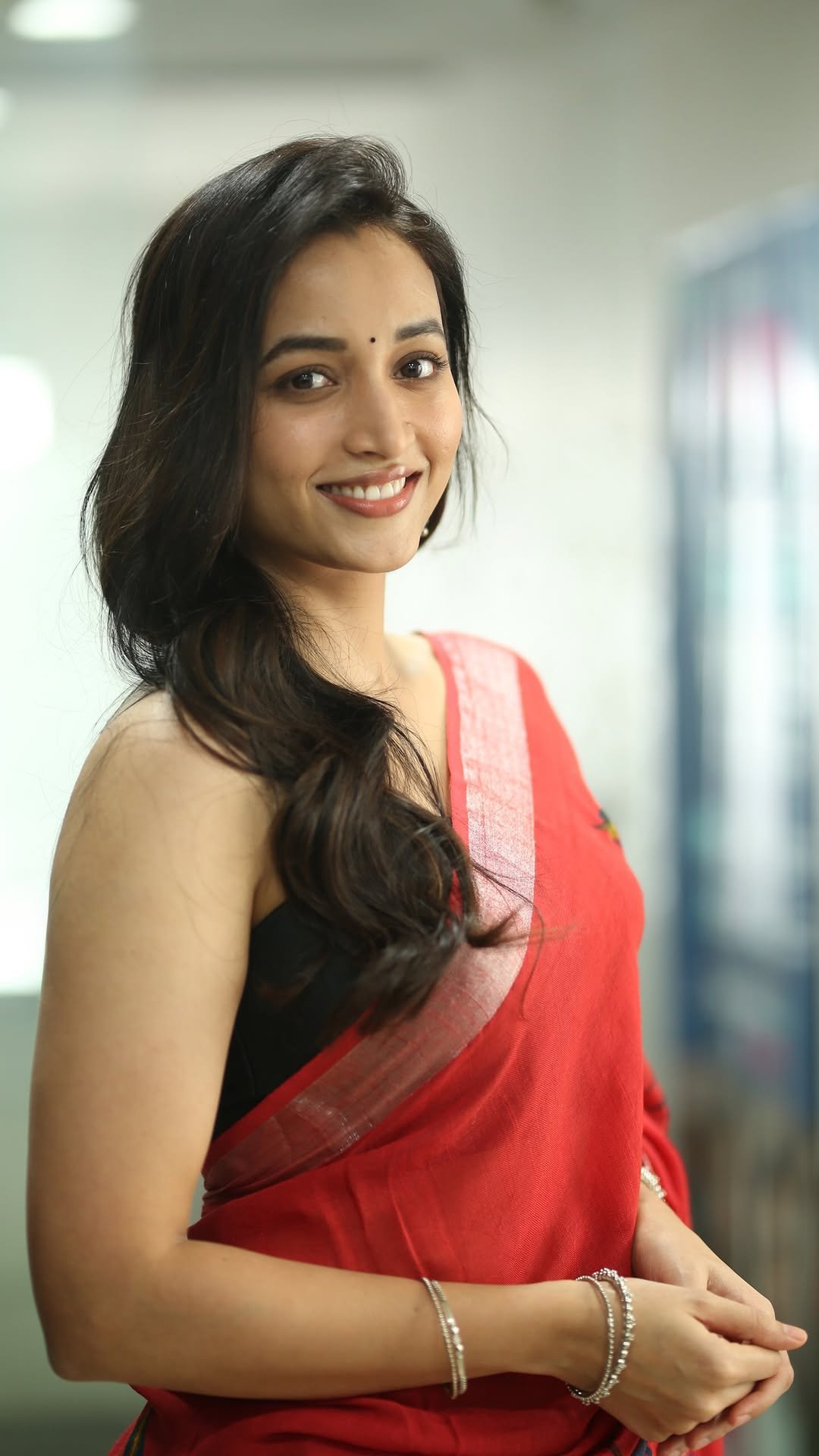 Srinidhi Shetty Elegant in Red Saree (4)