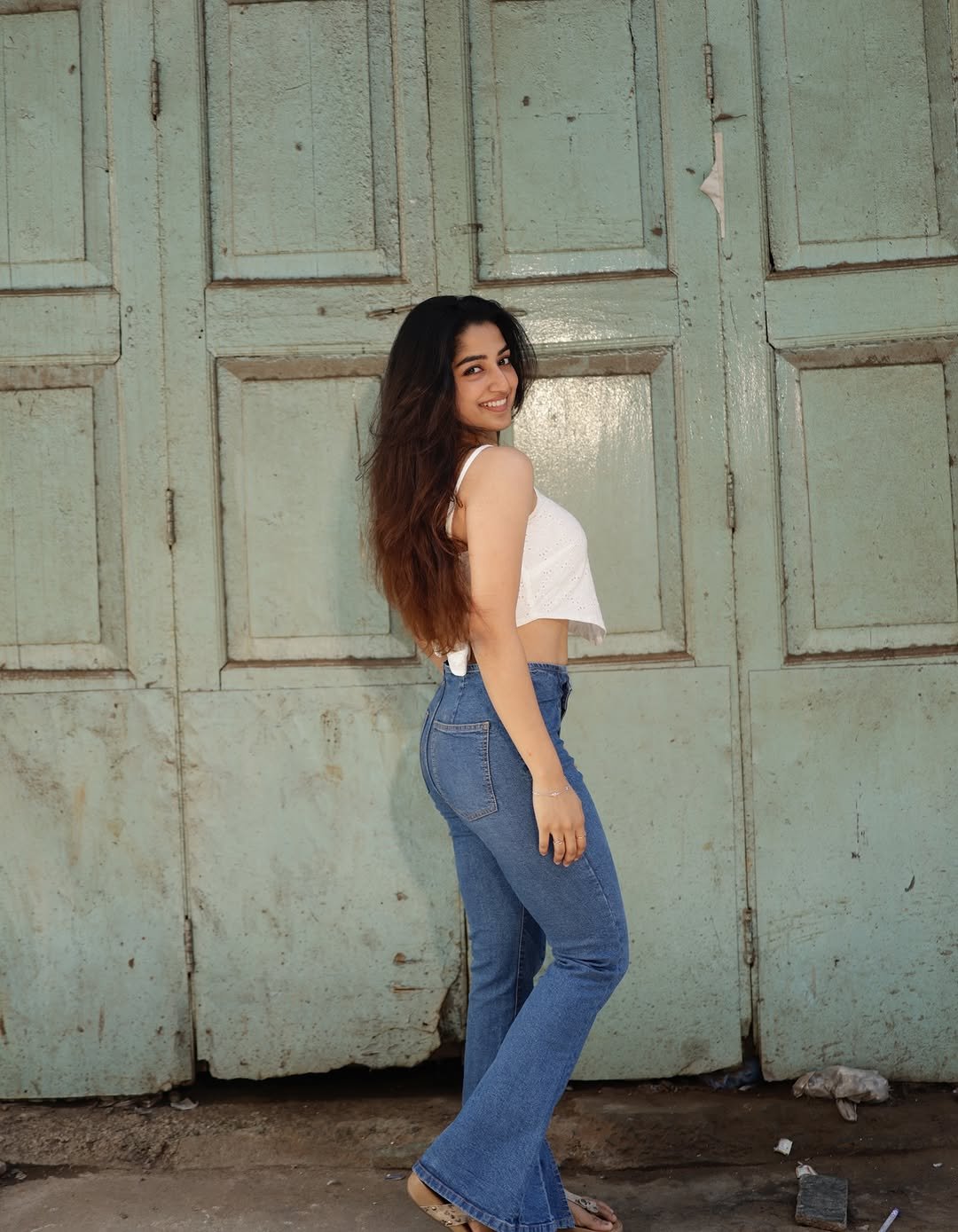 Sushmita Shetty Trendy in White Crop Top and Jeans (10)