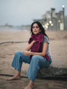 Tanya Maniktala Candid with Wet Hair in Maroon Towel (11)