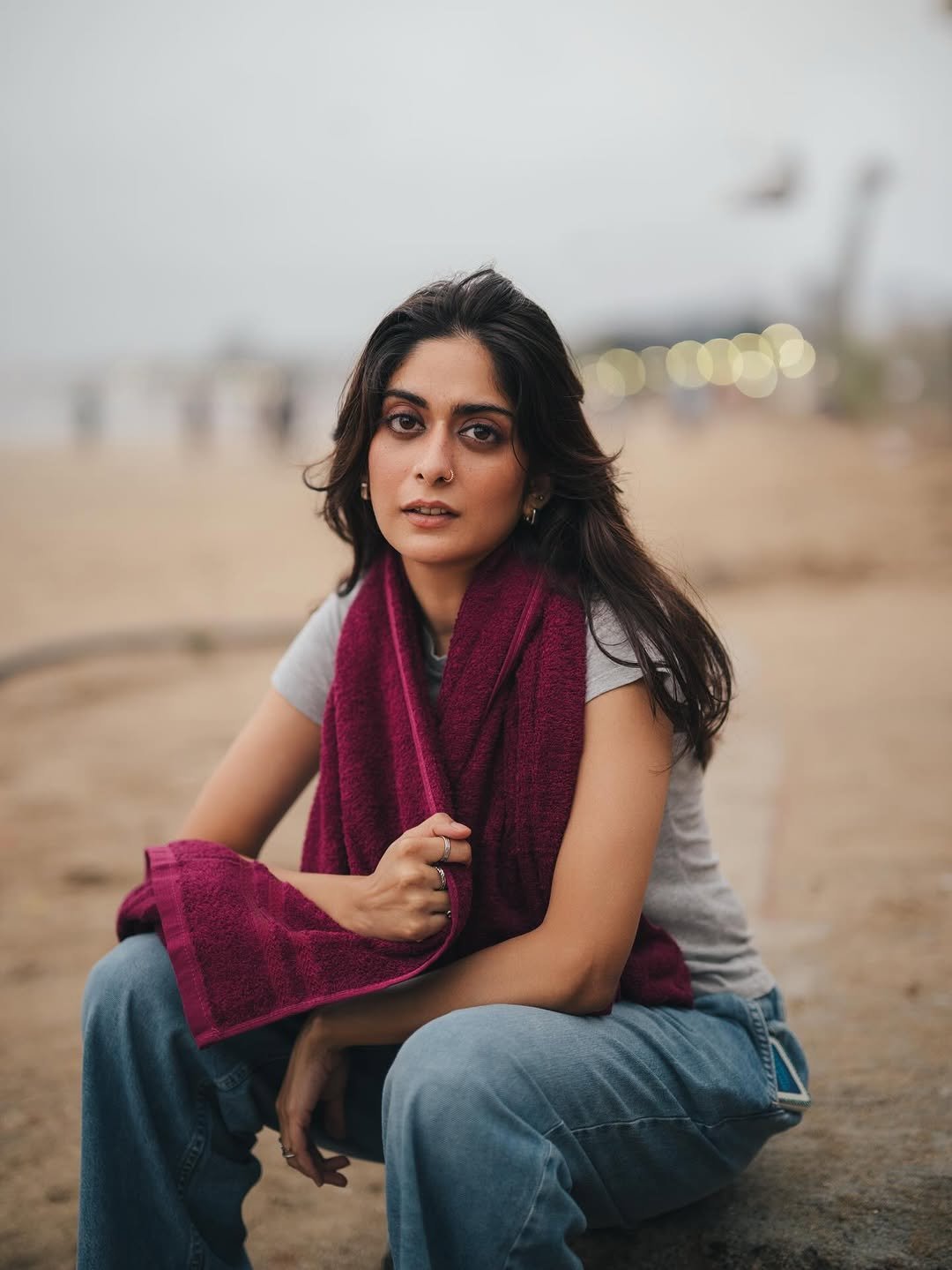 Tanya Maniktala Candid with Wet Hair in Maroon Towel (4)