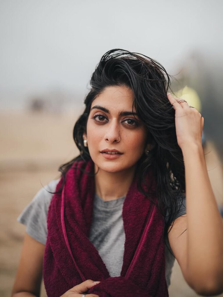 Tanya Maniktala Candid with Wet Hair in Maroon Towel (7)