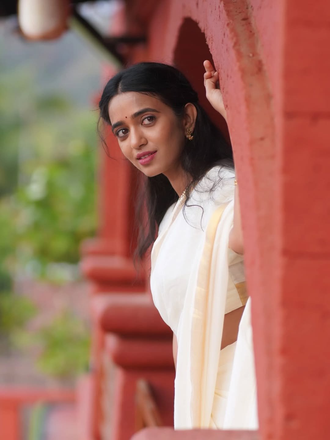 Trupti Ravindra Kerala Saree Traditional Elegance (10)