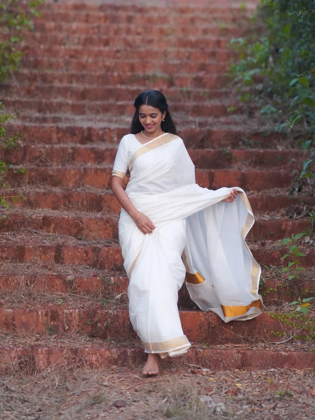 Trupti Ravindra Kerala Saree Traditional Elegance (7)