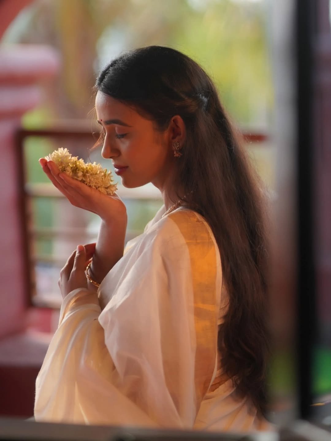 Trupti Ravindra Kerala Saree Traditional Elegance (8)