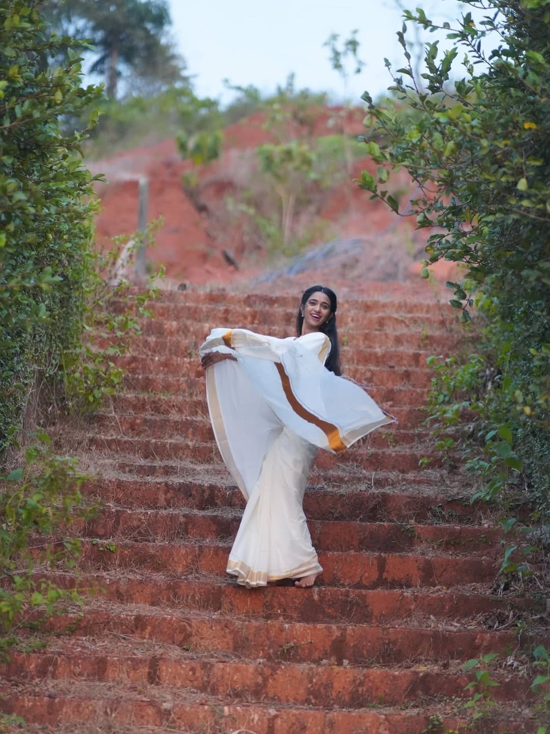 Trupti Ravindra Kerala Saree Traditional Elegance (9)