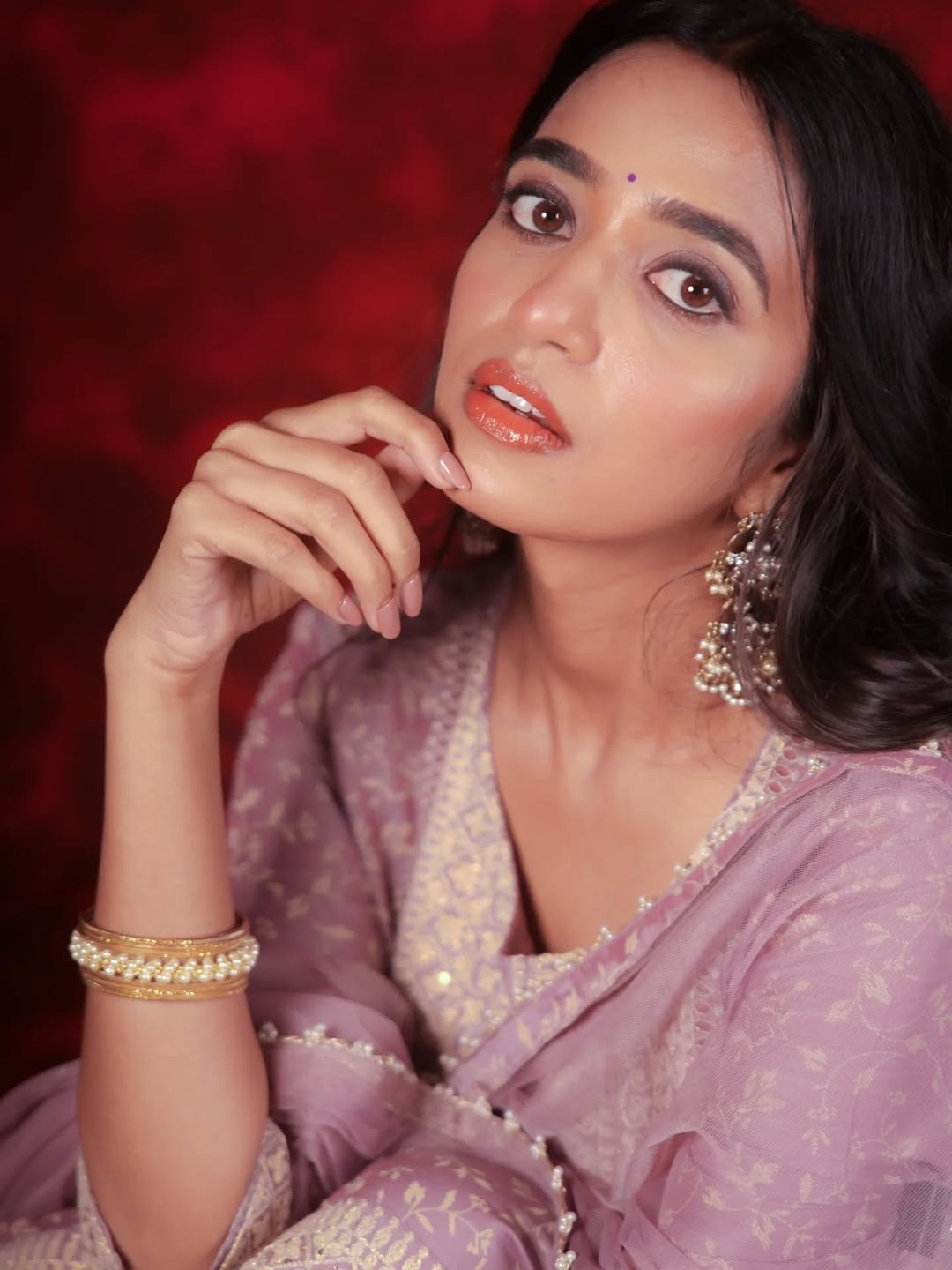 Trupti Ravindra Pastel Embroidered Suit Elegant Shoot (11)