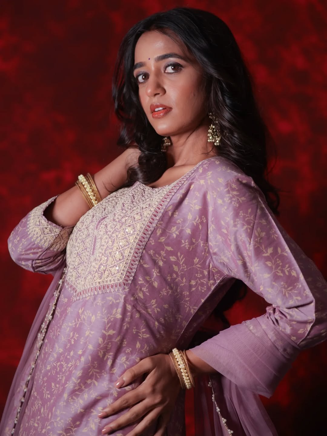 Trupti Ravindra Pastel Embroidered Suit Elegant Shoot (7)