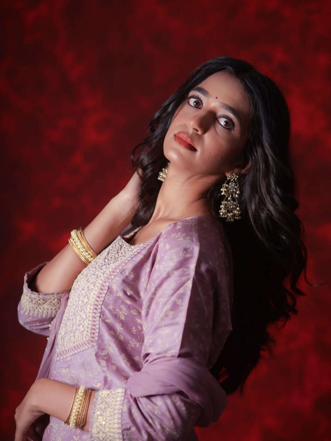 Trupti Ravindra Pastel Embroidered Suit Elegant Shoot (9)